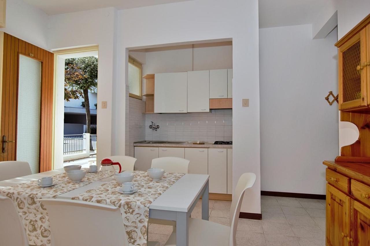 Residenza Valcris Apartamento Lignano Sabbiadoro Exterior foto